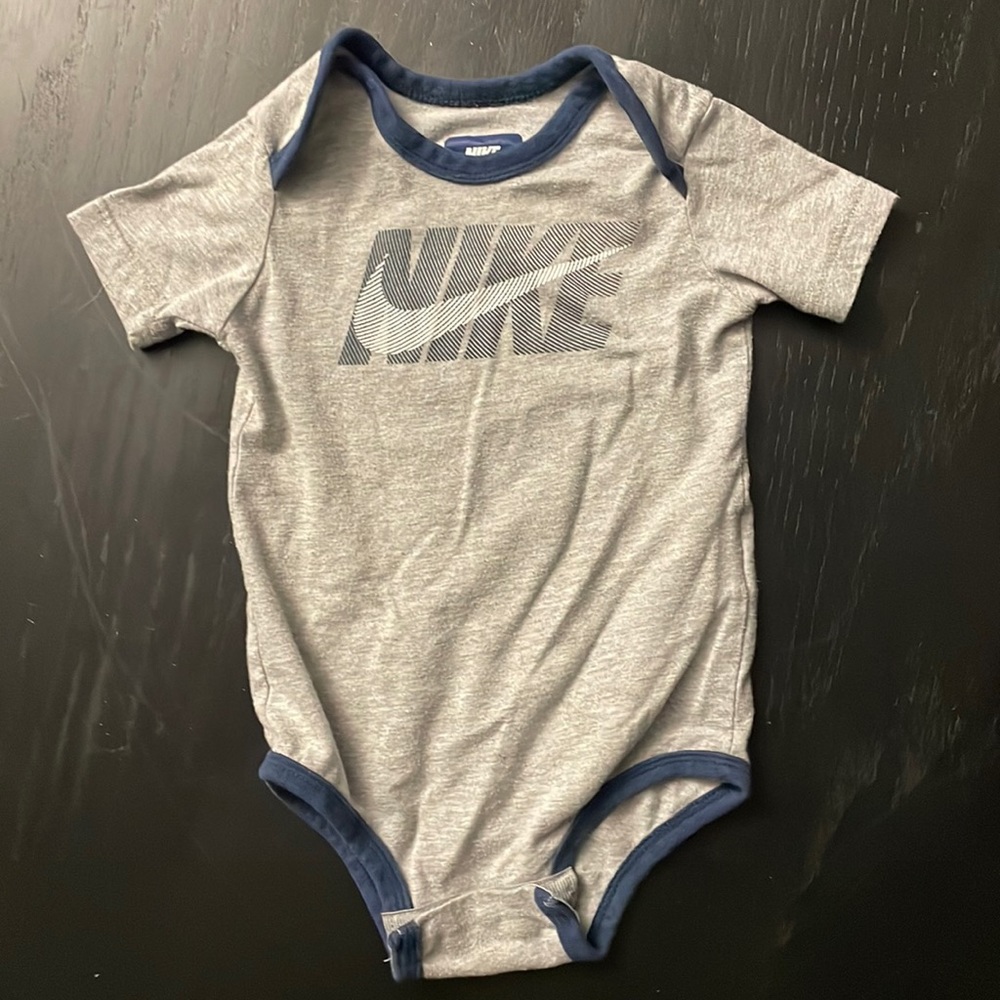 Nike onesie size 6/9M